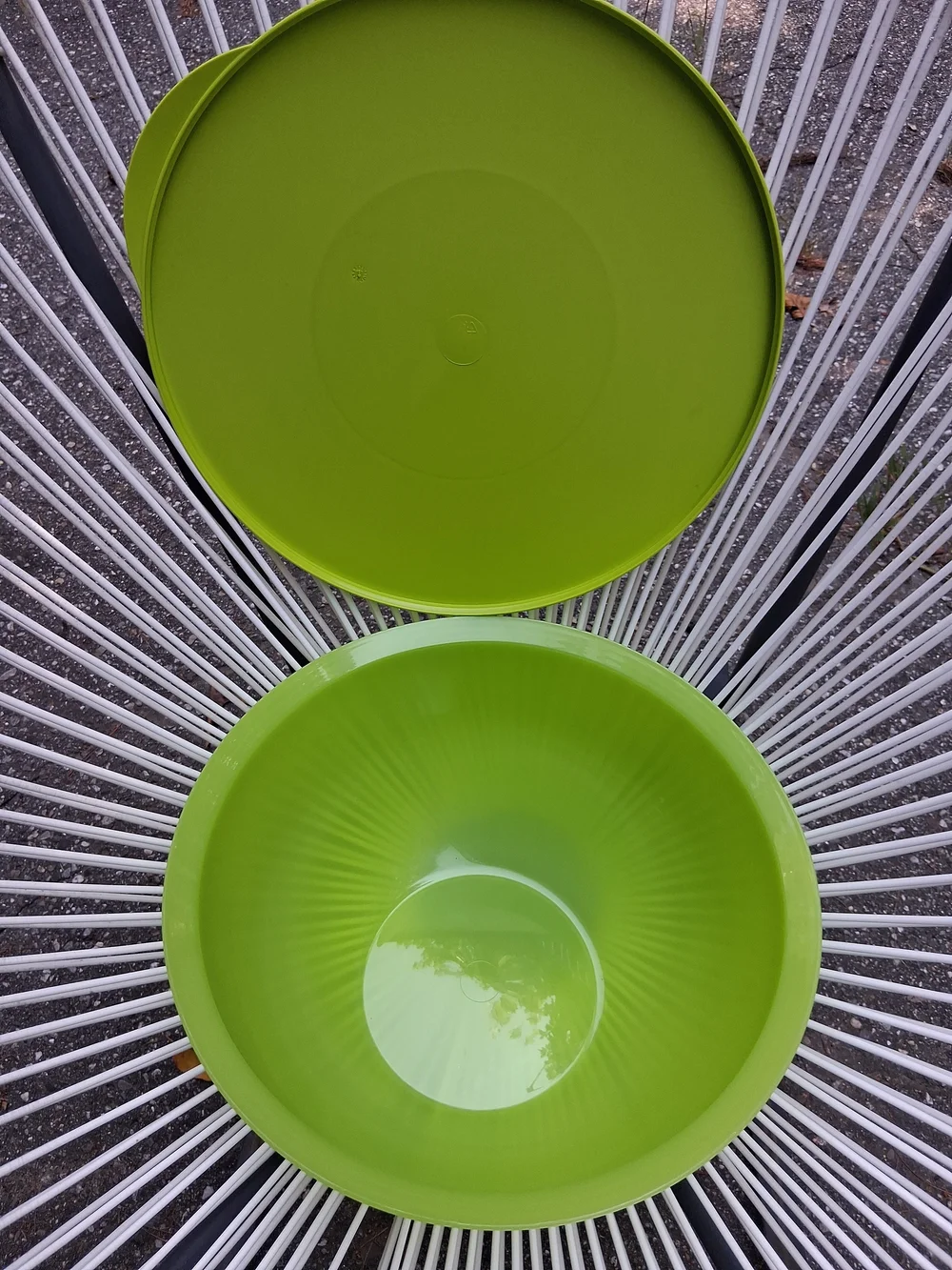 Tupperware Impressions Bowl  7.5L / 32 cup Margarita Green Lime Never Used